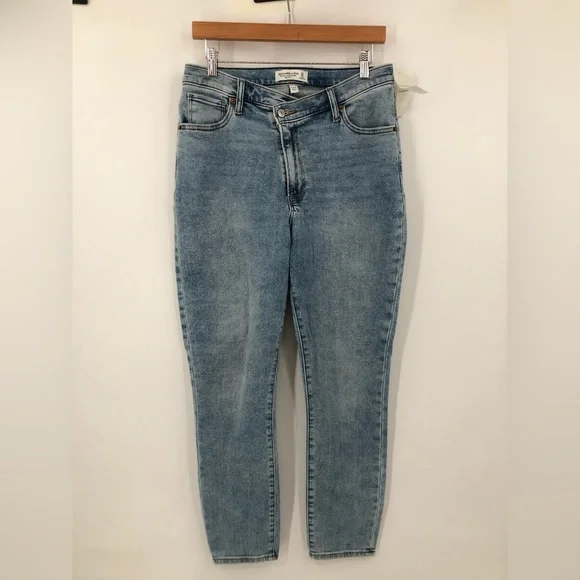 Abercrombie & Fitch Light Blue Skinny Jeans - Picture 5 of 10